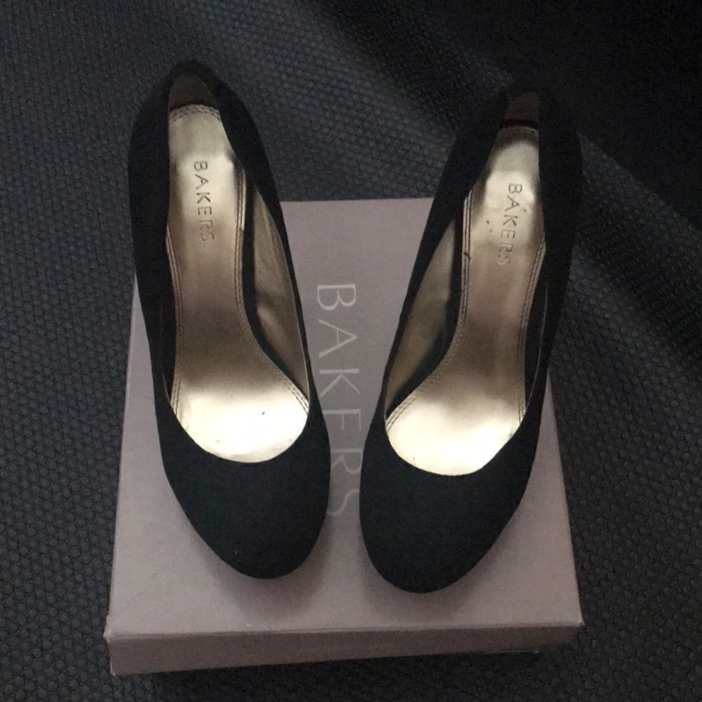 🌟⭐️SALE⭐️🌟Bakers black suede heels size 10